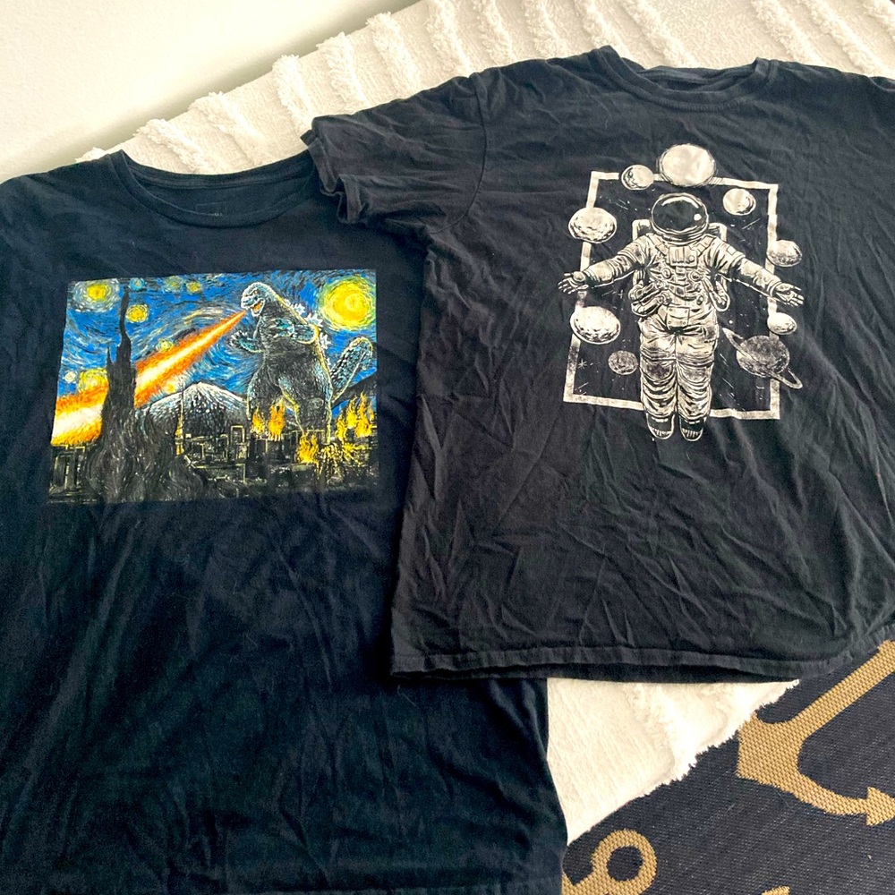 The Godzilla sheet size is L and the astronaut with different planets is L.